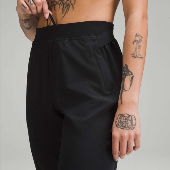 lululemon athletica Pants - ✨Lululemon Adapted State High-Rise Jogger *Airflow Black size 0